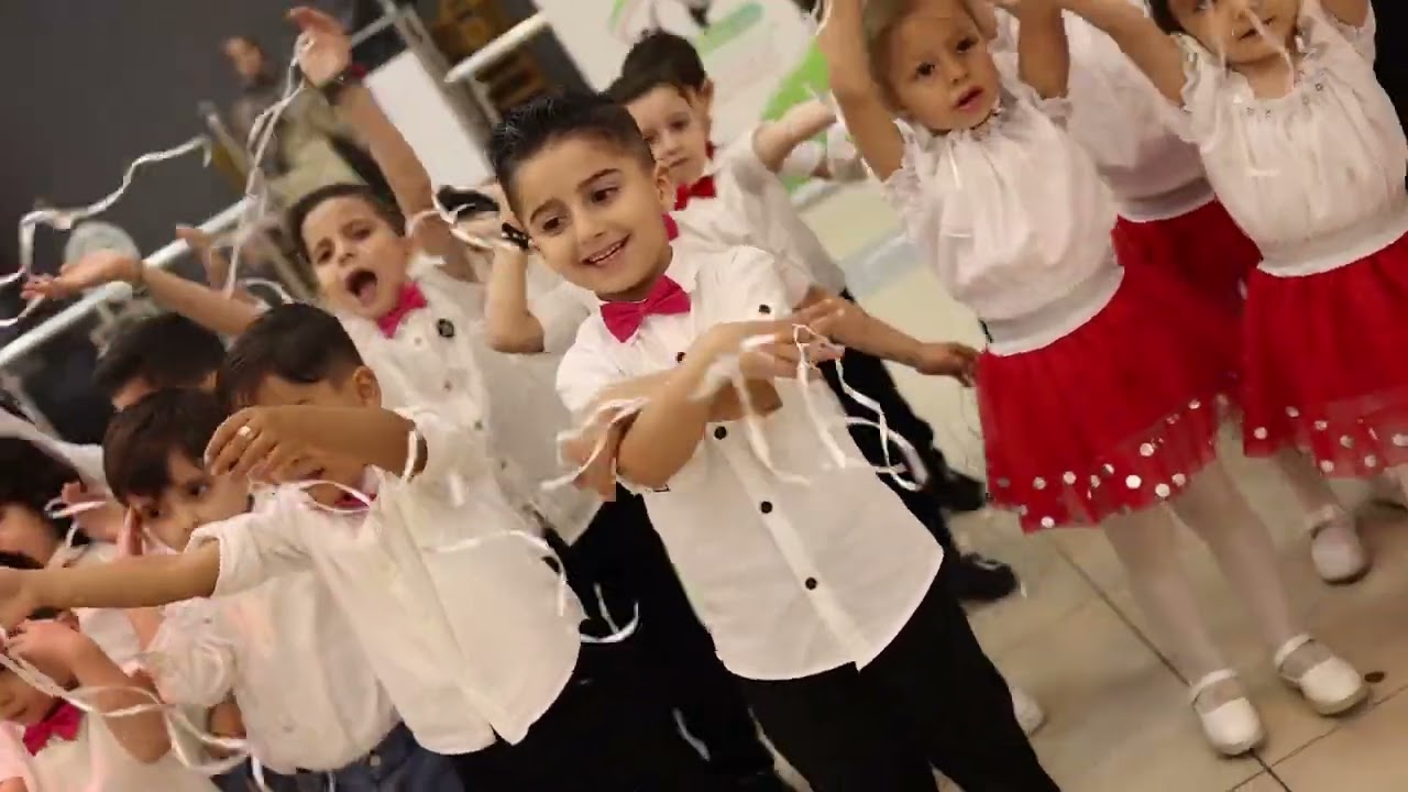 أطفال تشدوا الألحان.... هي أبناؤك يا أوطان