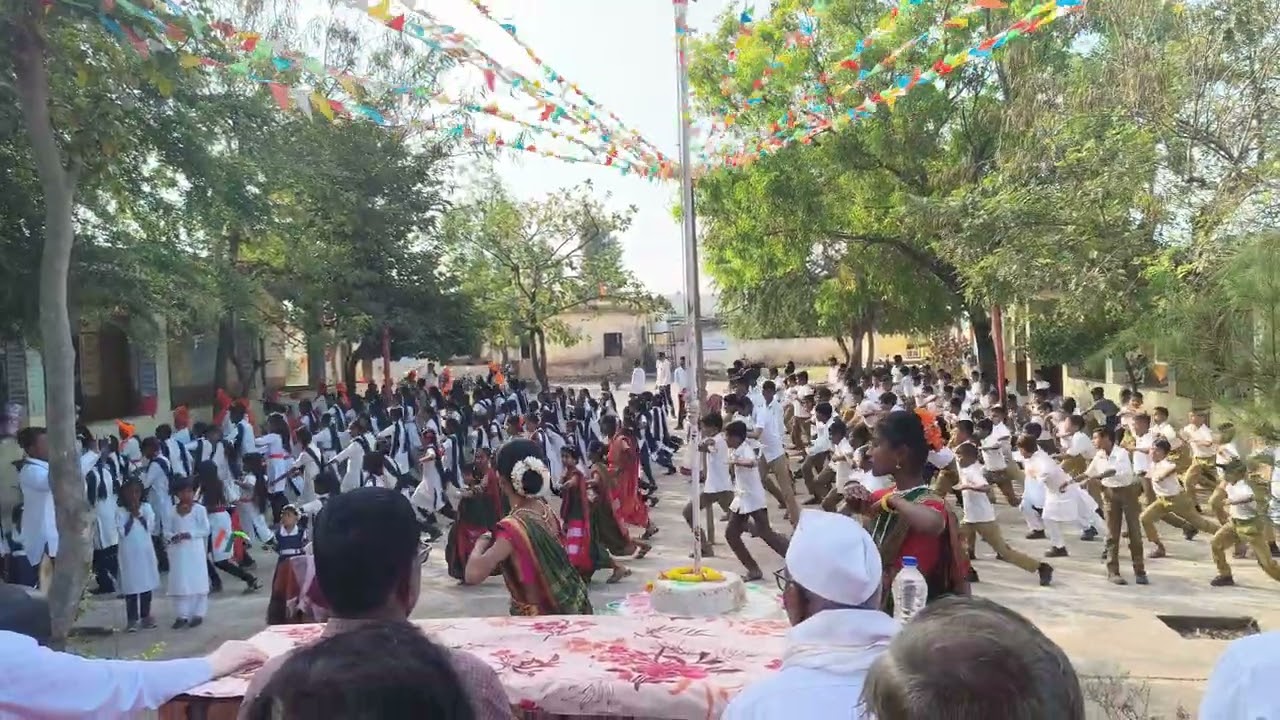 सामुहिक संगीतमय कवायत जि.प.प्रशाला मुळज येथे घेण्यात आले.