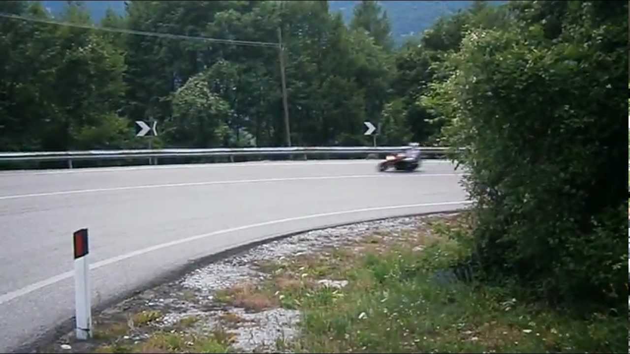 Ginocchio a terra Hornet CB600F diga del Vajont (GRAN PIEGA)