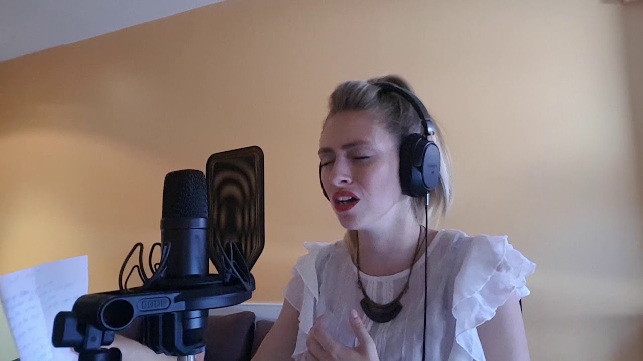 Lisa interprète Lost on You LP