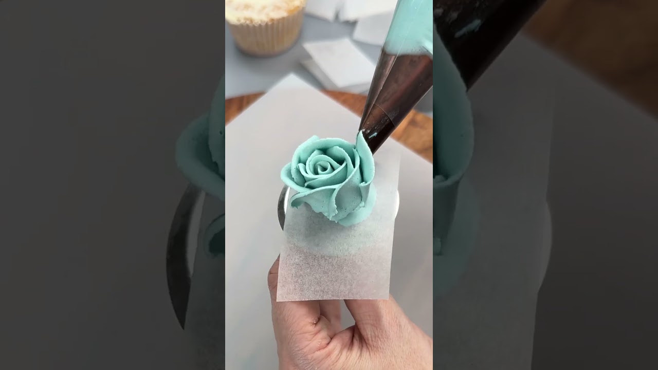 Rose Cupcake Buttercream Flower #buttercreamflower #cupcakeflowers #cupcakebouquet