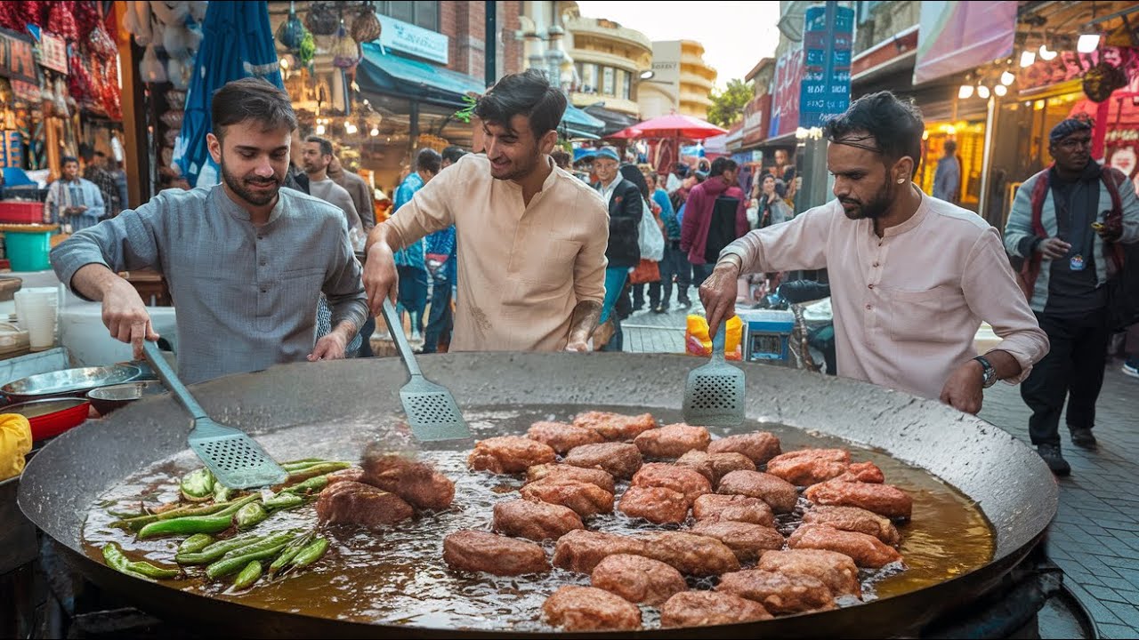 100/- Rs 50 YEAR'S OLD ROADSIDE DHABA FOOD | PAKISTAN STREET FOOD TOUR - MOST FAMOUS BEEF GOLA KABAB
