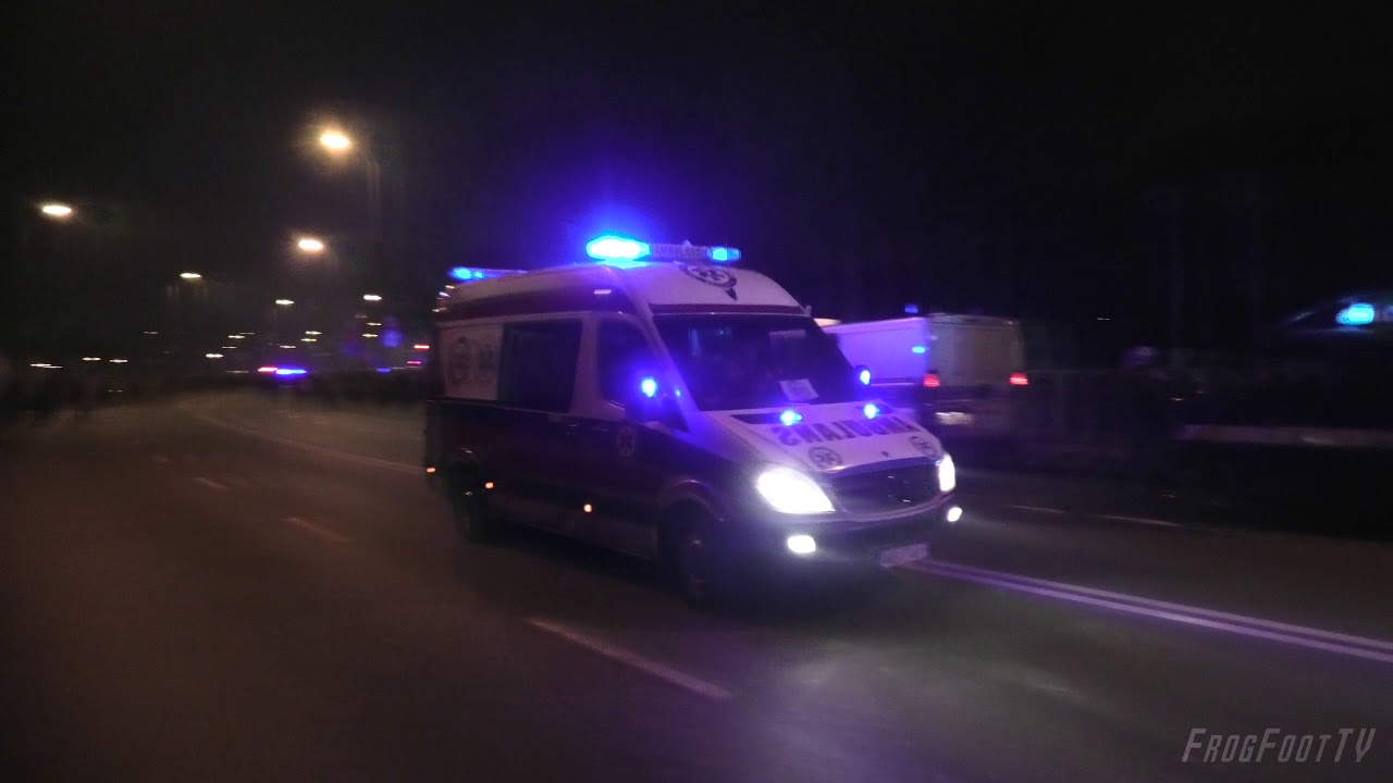 Cool siren - MB Sprinter ambulance responding with Federal Signal Vama AS-380