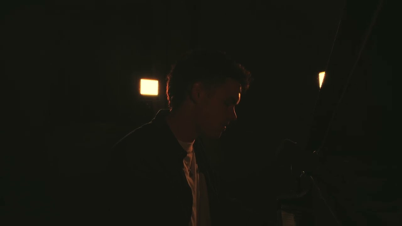 Harry Lyon - While We're Still Young (Piano version)