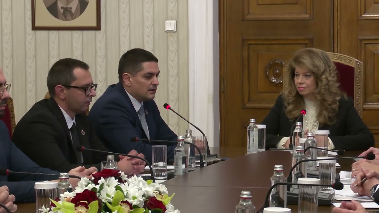 Радостин Василев с много остри реплики за Йотова - МЕЧ спретнаха скандал в президентството