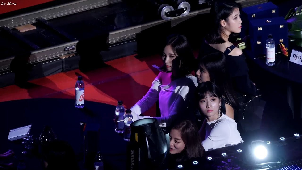 180214 트와이스(TWICE),아이유 NU'EST W Look + Where You At 무대 리액션 Reaction 직캠 Fancam (2018 가온차트어워드) by Mera