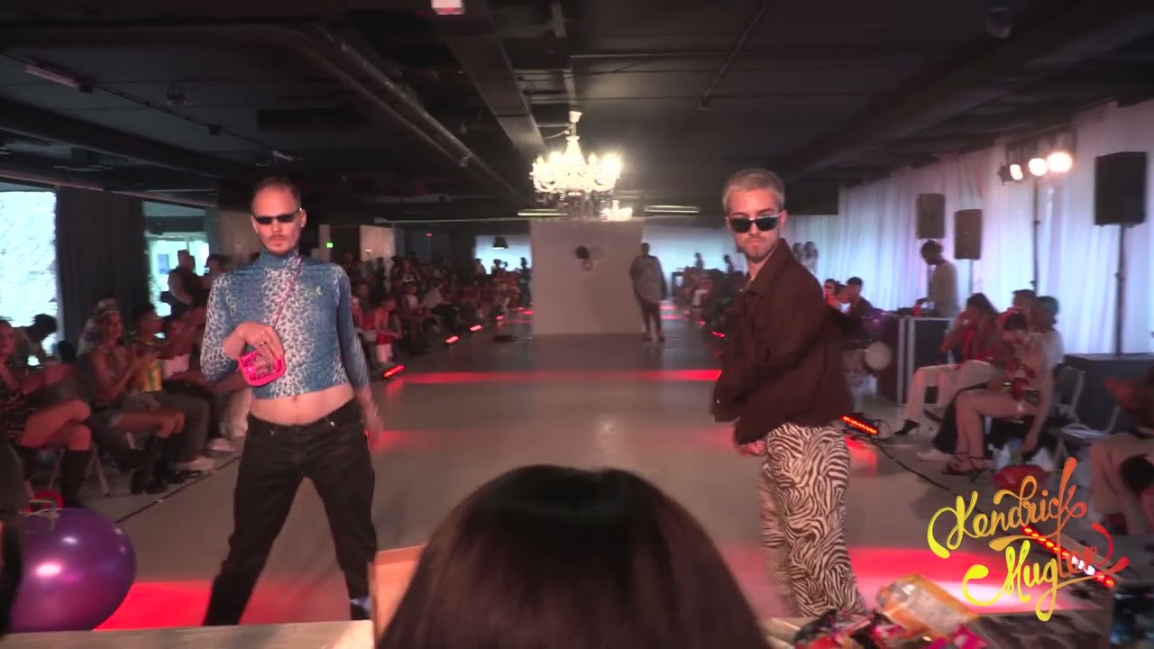 BEGINNERS RUNWAY THE  NAECO KIKI BALL