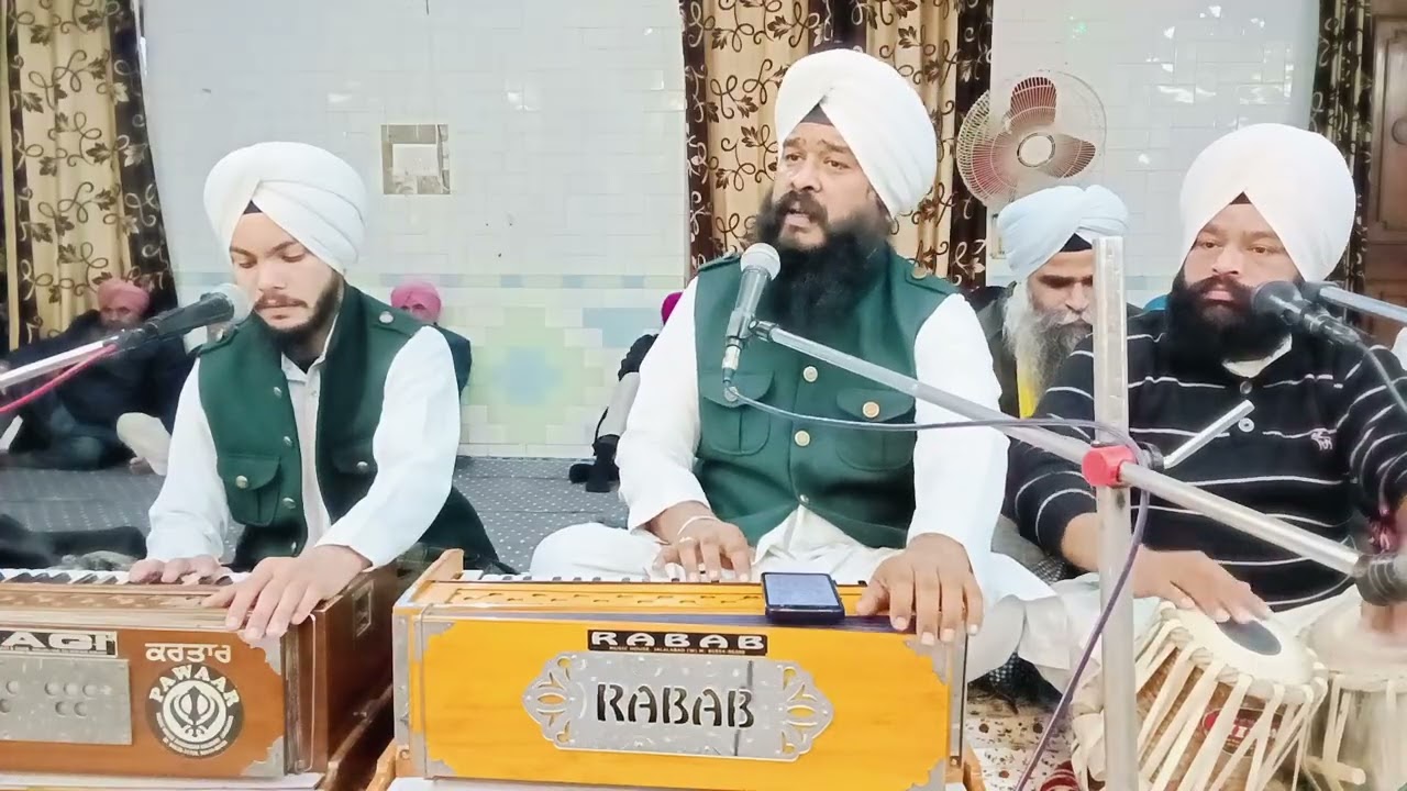 ਭਾਈ ਪਿੰਦਰਪਾਲ ਸਿੰਘ ਕੀਰਤਨ ਕਰਦੇ ਹੋਏ 