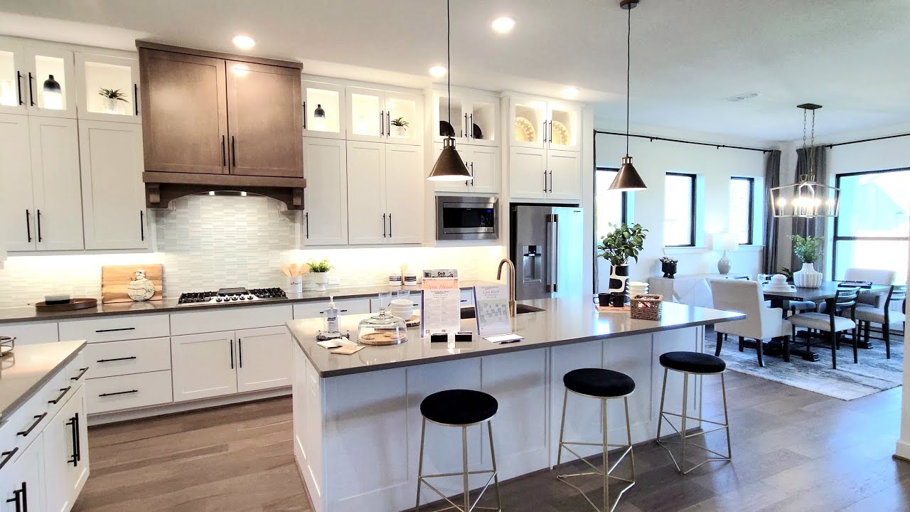 Cozy One Story House Tour | Open Concept l Pet Shower | Model Home Tour | David Weekly Homes
