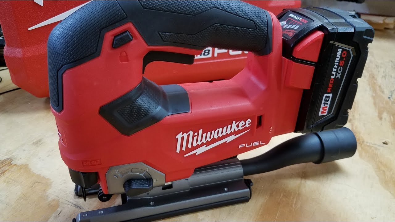 Обзор лобзика Milwaukee M18 FUEL с D-образной рукояткой