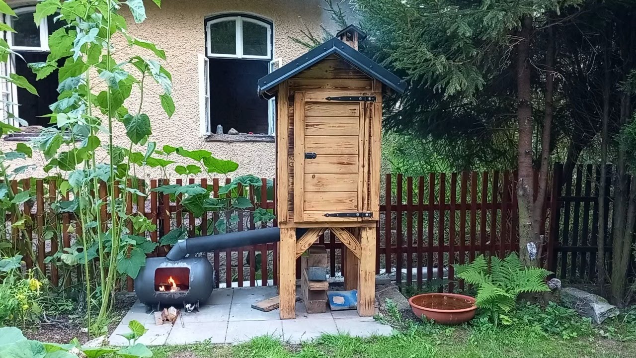 Topeniště k udírně ze staré domácí vodárny