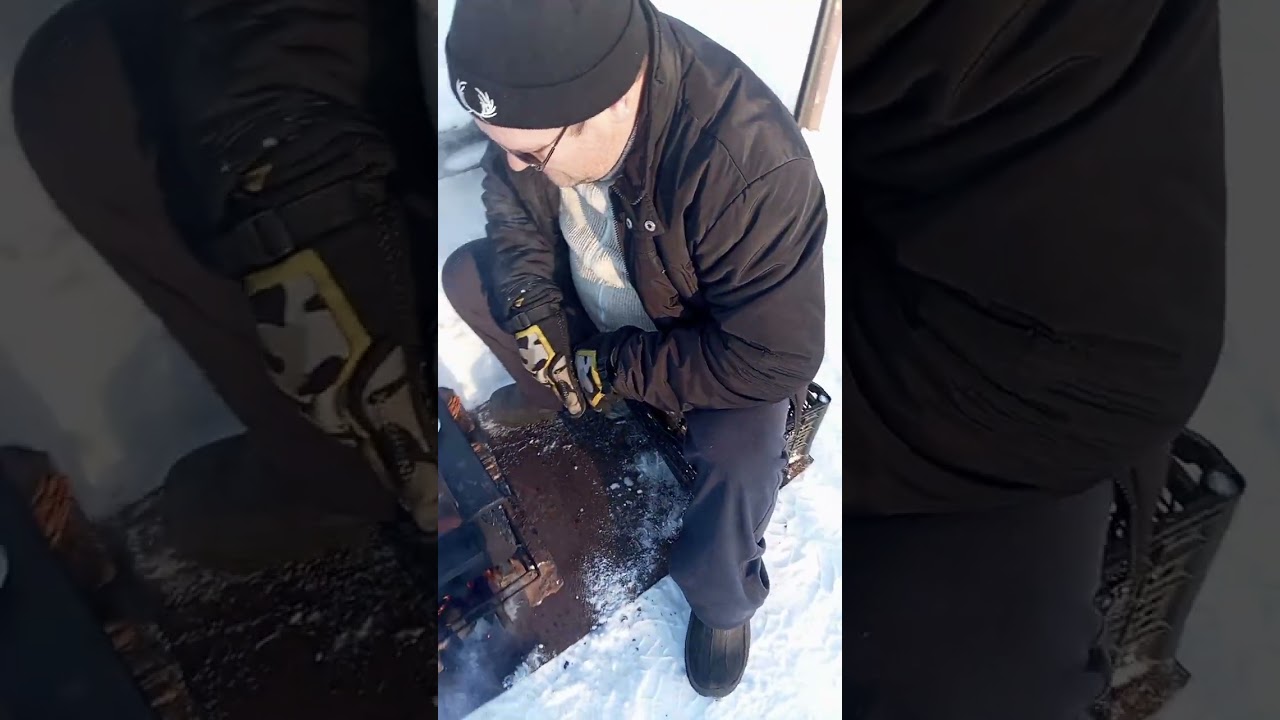 На улице мороз, а мы коптим сало