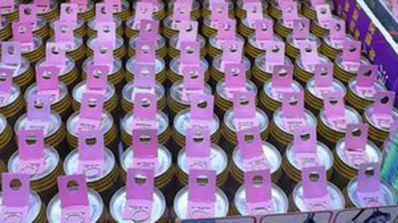 抓娃娃试着抓红牛 #古德锦抱走我吧   50块钱100个游戏币换了5罐红牛，上次抓了6个，还需要练习