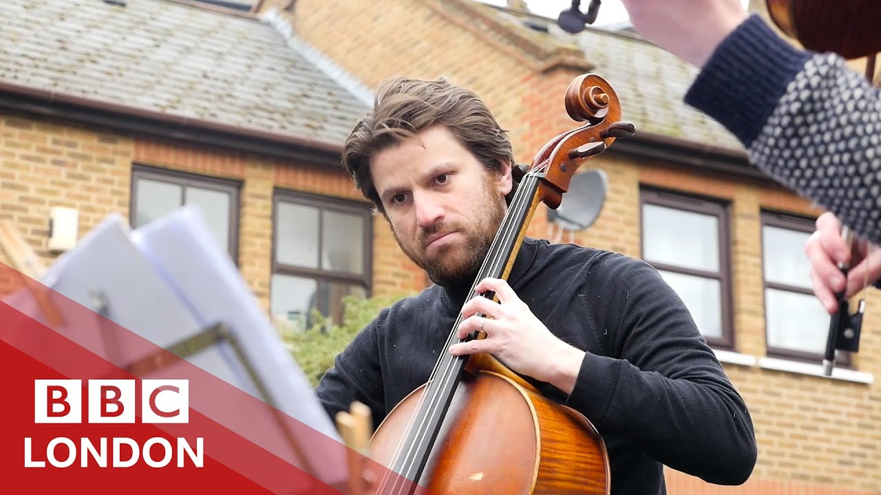Coronavirus: Quarantined family get a musical performance - BBC London