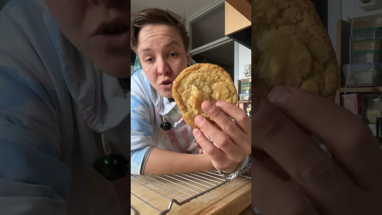 Witte chocolade macadamia koeken #koeken #bakken #foodtiktok #kookvideo #wittechocolade #macadamia