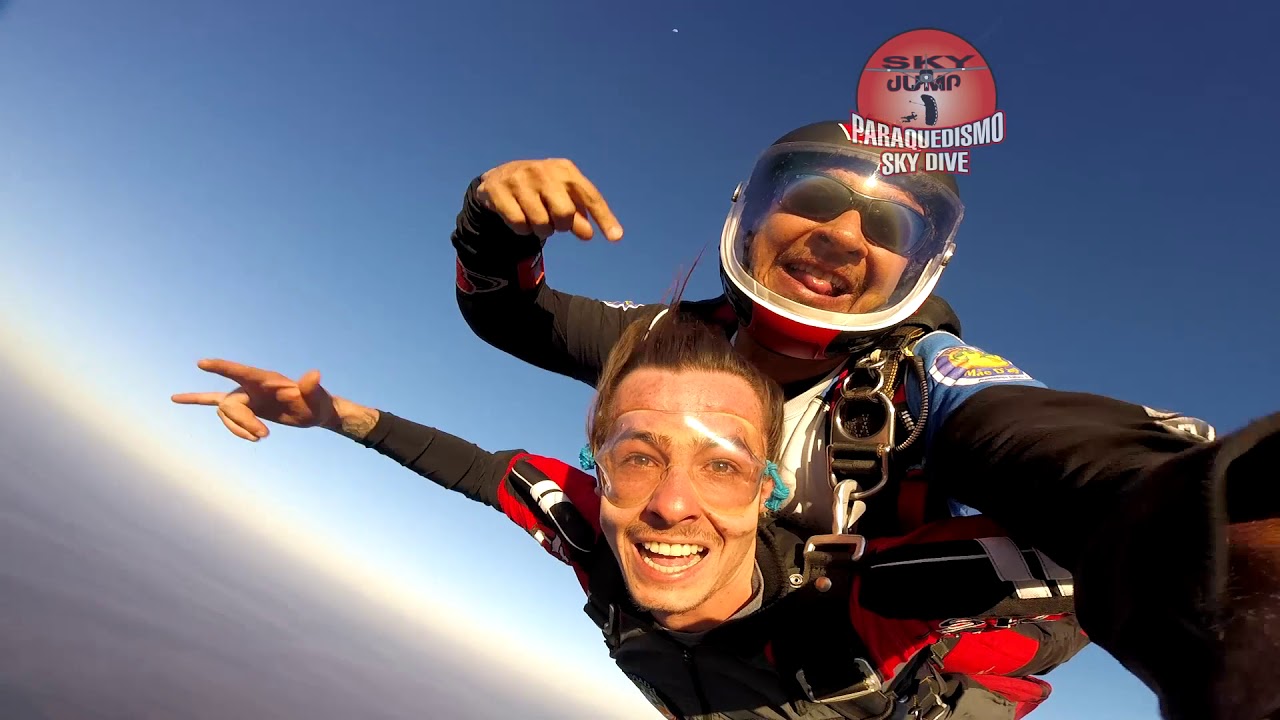 Salto Duplo de Paraquedas
