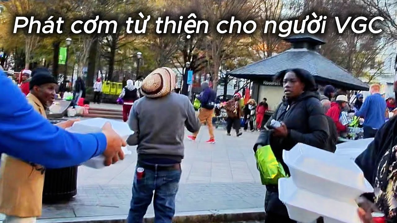 Phát Những Phần Cơm Hộp Từ Thiện Cho Cô Chú Vô Gia Cư Ở  Atlanta Mỹ