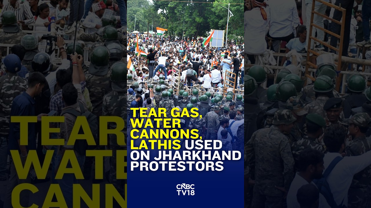 Jharkhand Police Use Tear Gas, Water Cannons On Job Aspirants During Assembly Gherao | N18S