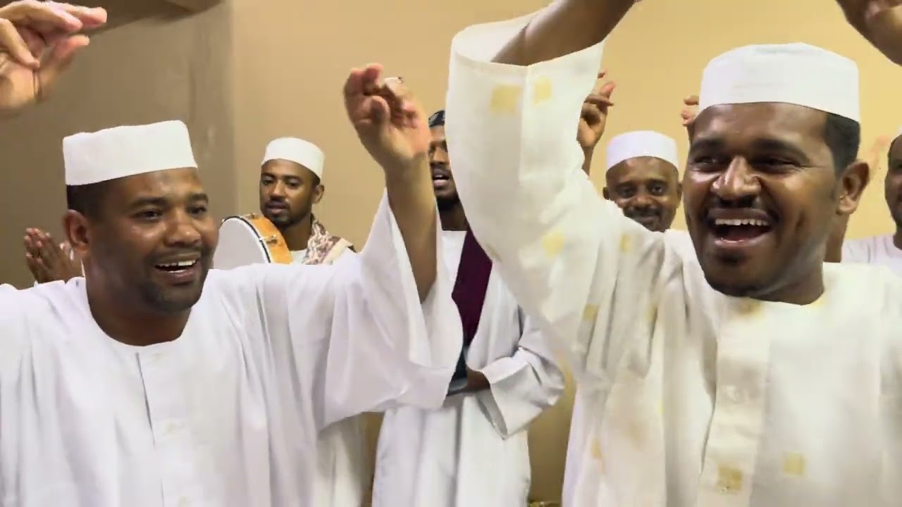 طلع البدر علينا المادح مصطفي الشيخ و ابراهيم بلل والمجموعه مع ابناء الشيخ مصطفى الفاني المولد في قطر