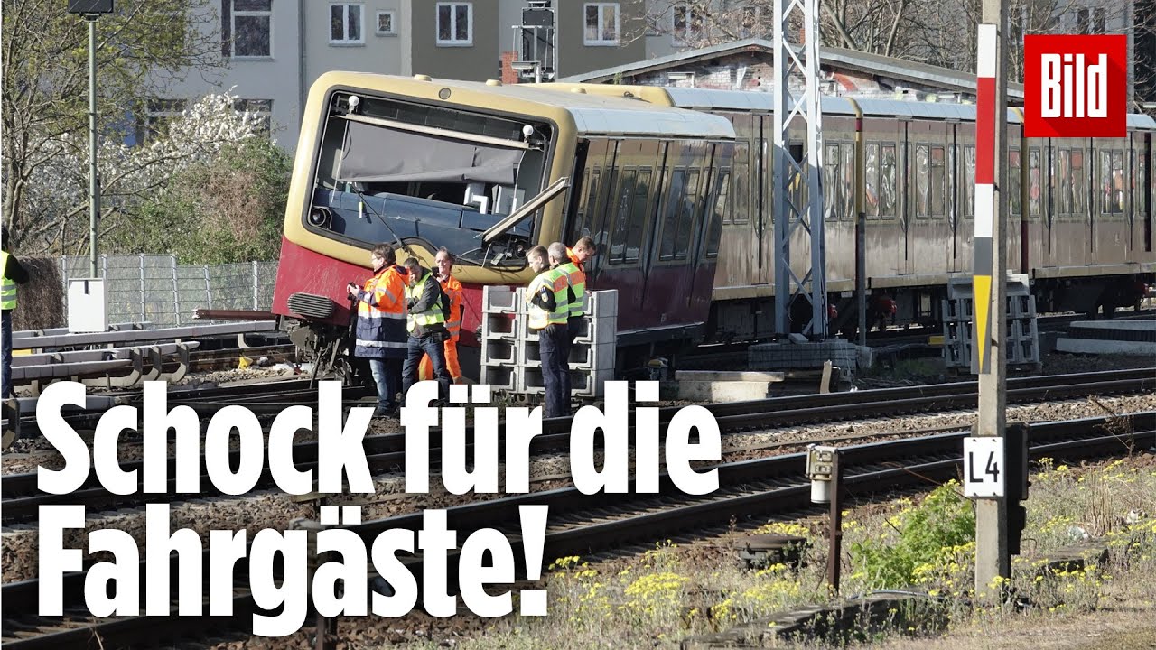 Stromschiene bohrt sich in entgleisten Waggon einer S-Bahn