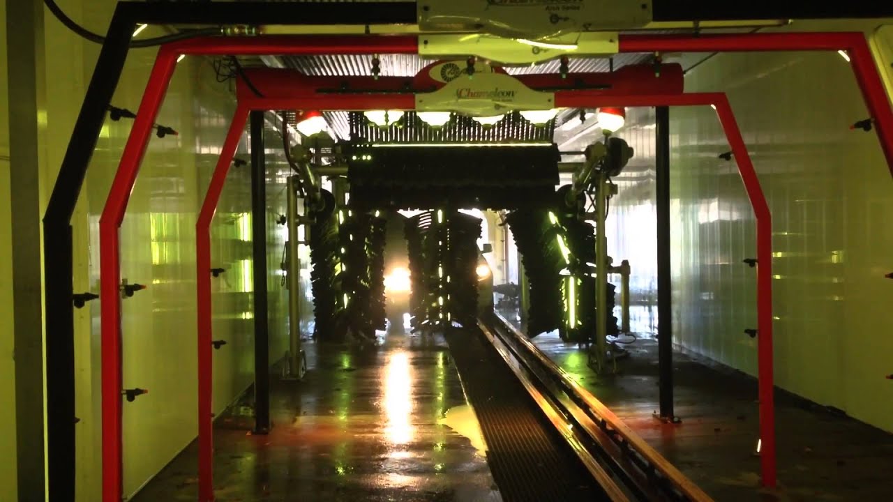 Belanger SpinLite SpinRite car wash tunnel in Youngstown, OH.