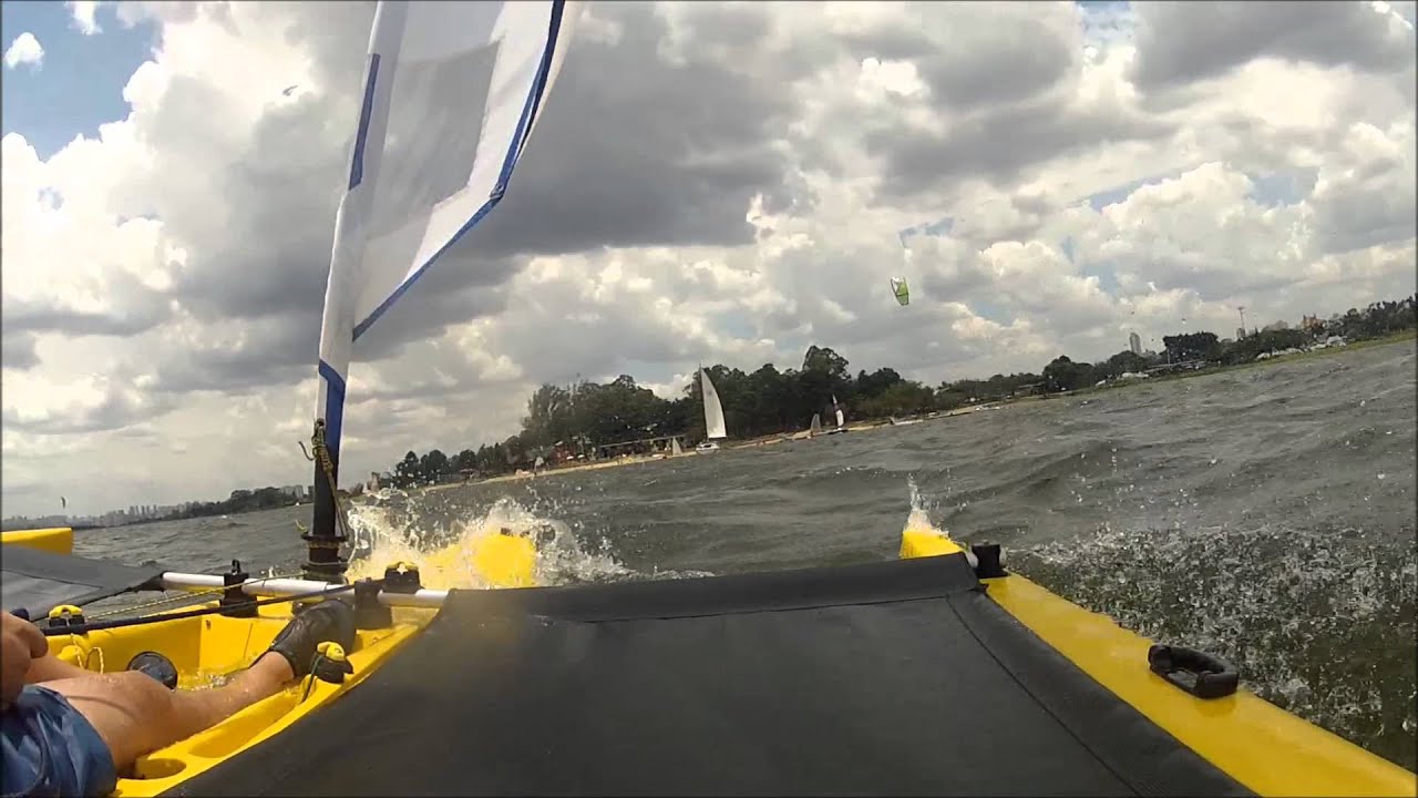 CAIAQUE A VELA TRIMARAN vídeo 2