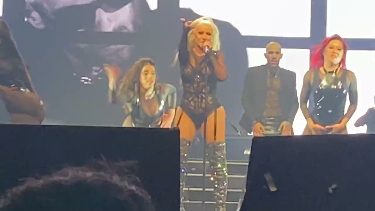 Christina Aguilera 08 Ain’t No Other Man / Candyman (The O2, London - 05 08 2022)