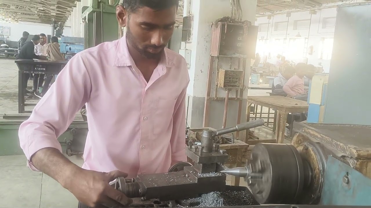 Lathe machine per 30 degree taper turning Karta hua prashikshan Aarti mzp ka