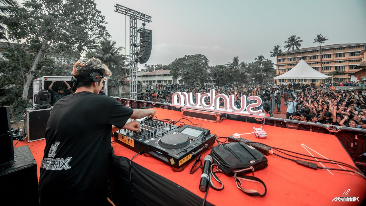 ANASTRRIX live  | sunburn campus | after movie |