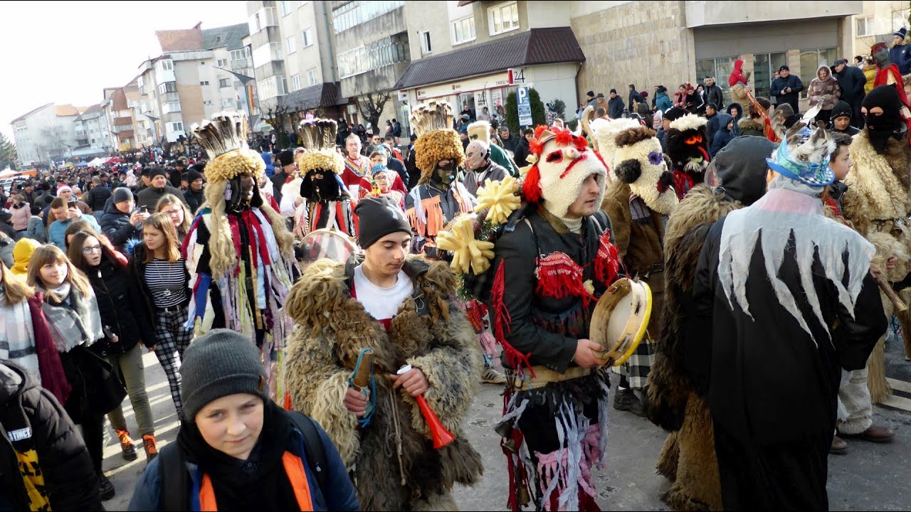Carnavalul tradițional de Anul Nou din TÂRGU NEAMȚ (Moldova, România)