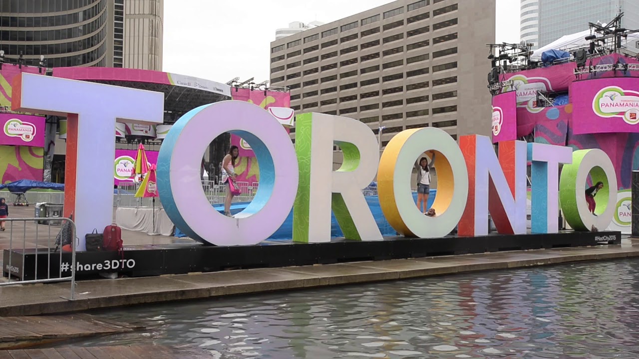 People flock to new Toronto sign