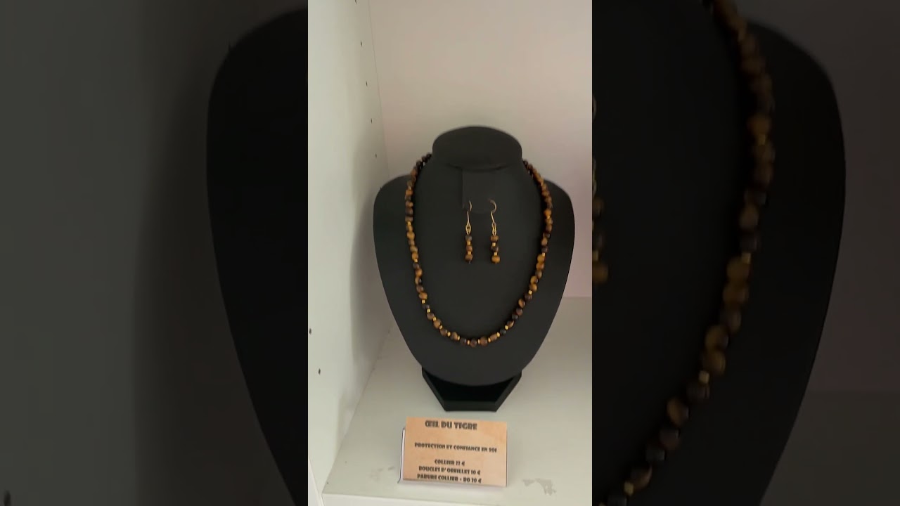 Fabrication Artisanale de Colliers en pierres 