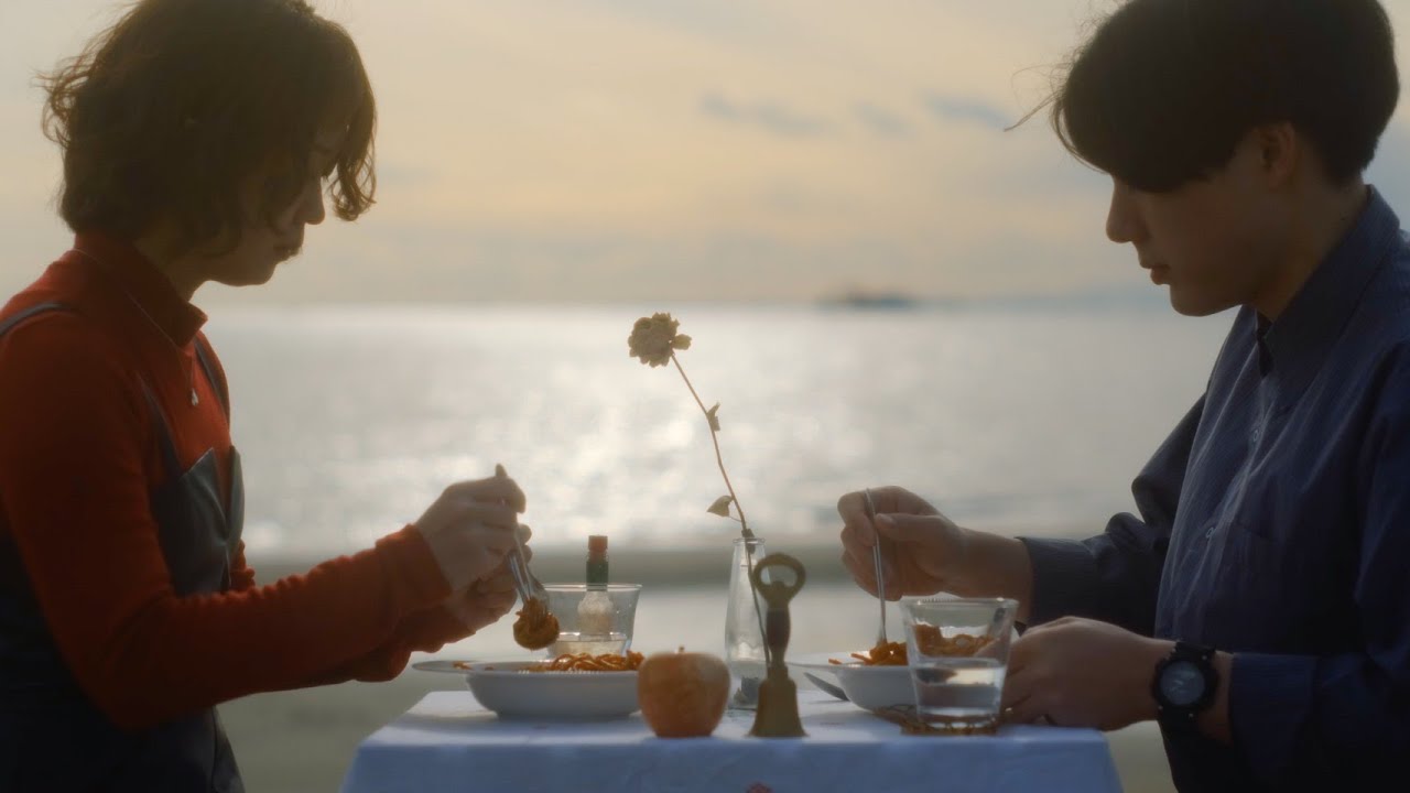 utari - kissing the sea  (official music video)