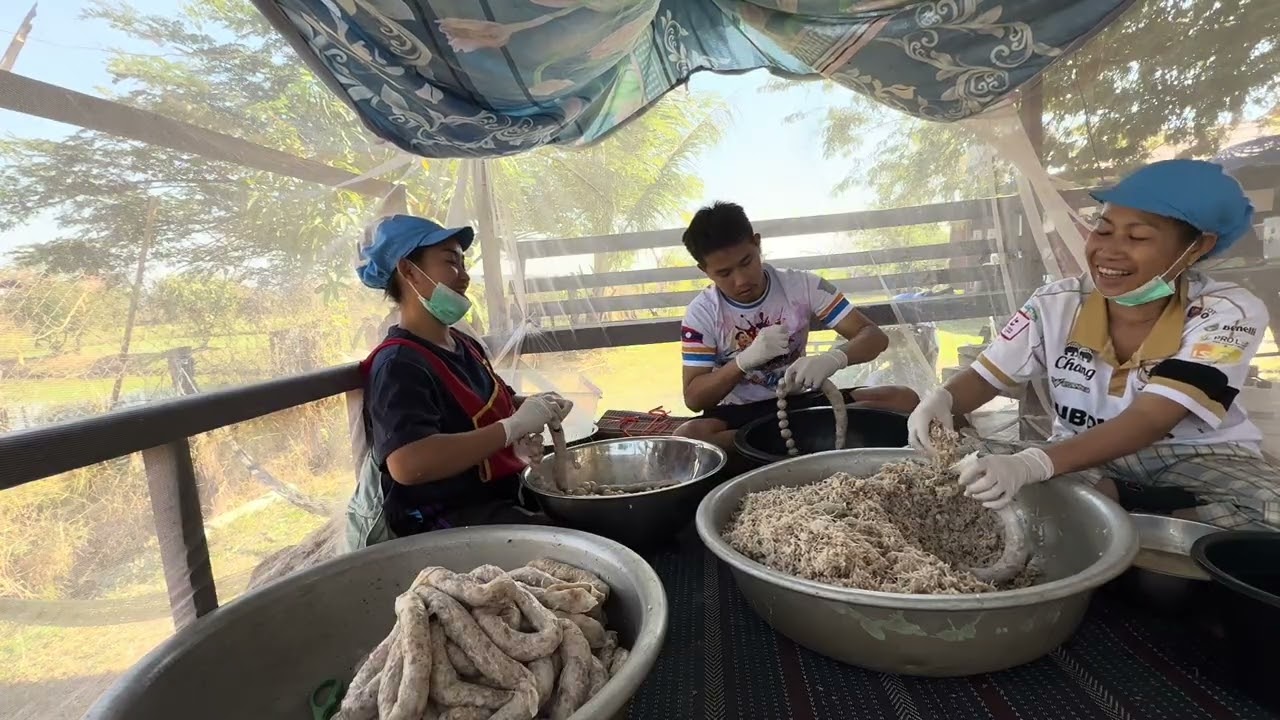 มัดไส้กรอกช่วยพี่สาวครั้งแรก ทำไว้ขายตามงานบุญประจำปีของฝั่งลาว|ມັດໄສ້ກອກຊ່ອຍເອື້ອຍ ໄວ້ງານບຸນບ້ານ