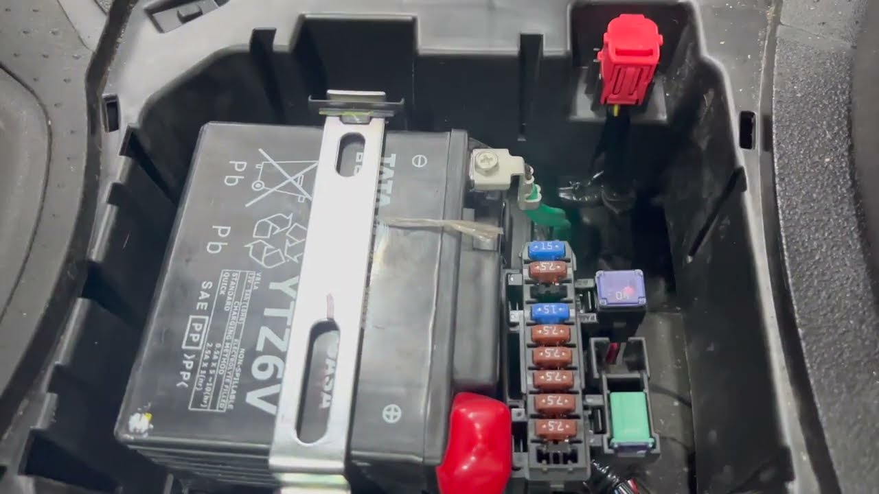 Activa Bs6 125 Battery And  Fuse Box Explained In Hindi 