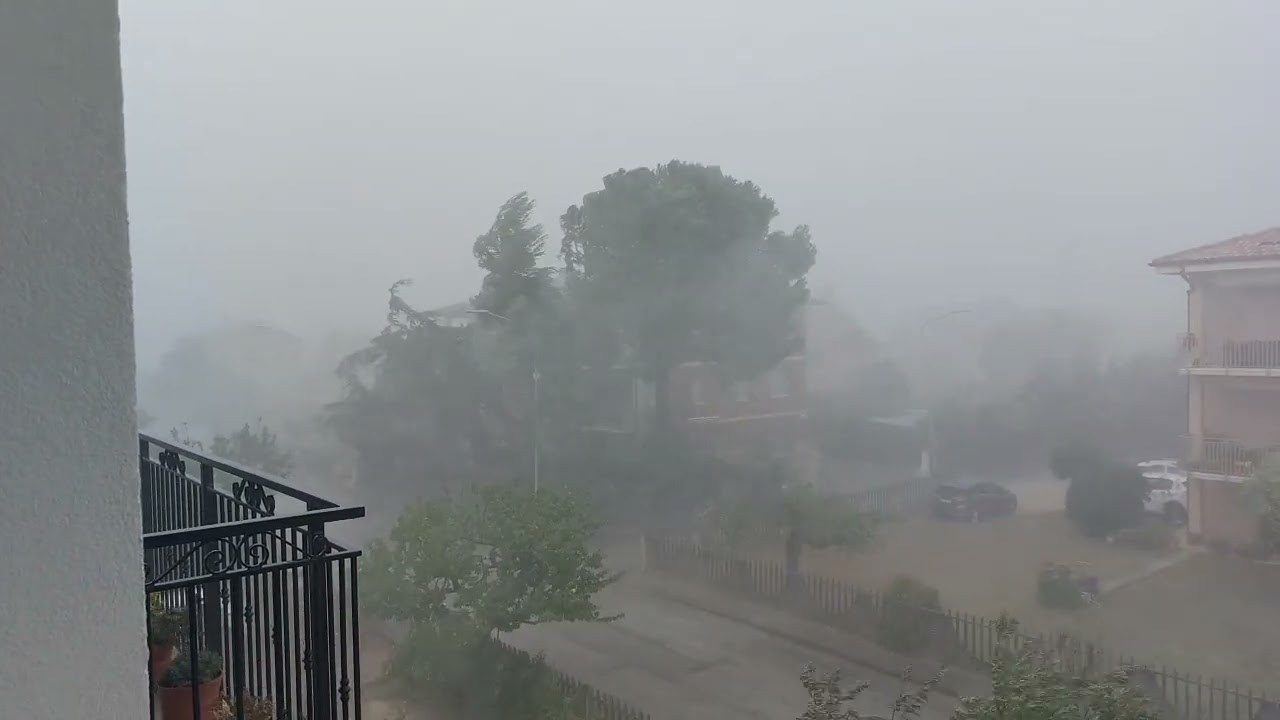 Spaventoso downburst di oggi pomeriggio