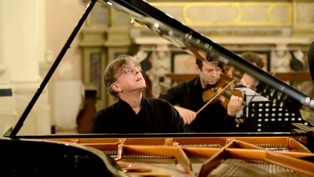 Andreas Fr&ouml;lich plays Mozart Piano Concerto n. 23, K488, with Master Orchestra, cond. Sergio Baietta