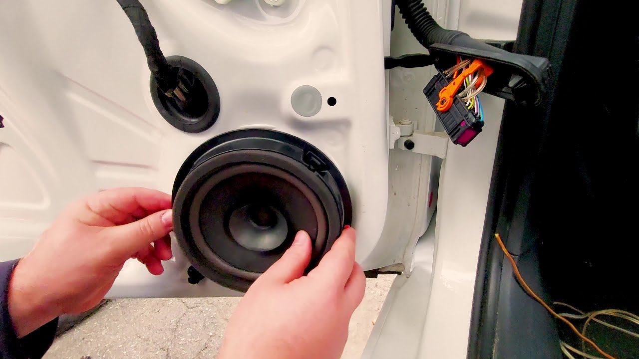 VAG Speakers Installing / Установка динамиков в задние двери Skoda