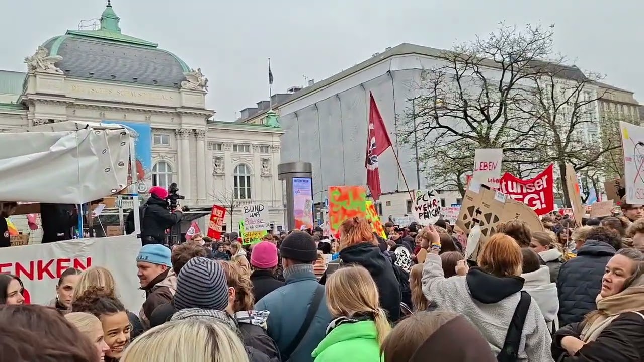 #Schulstreikgegenwehrpflicht in Hamburg 