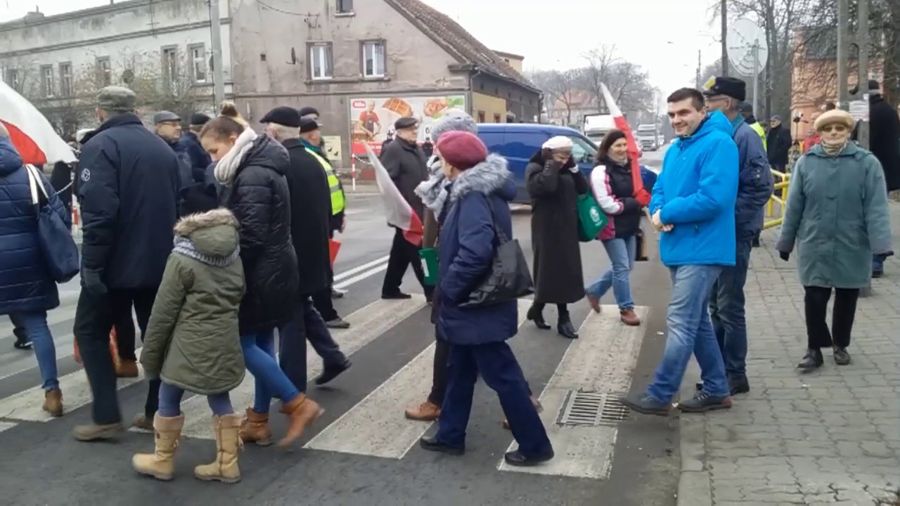 Protest mieszkańc&oacute;w Strzelna ws. budowy obwodnicy miasta - 10.11.2016r.