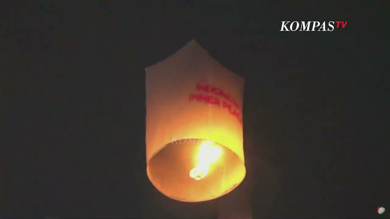 Detik-detik Festival Lampion Perayaan Waisak 2024 di Candi Borobudur