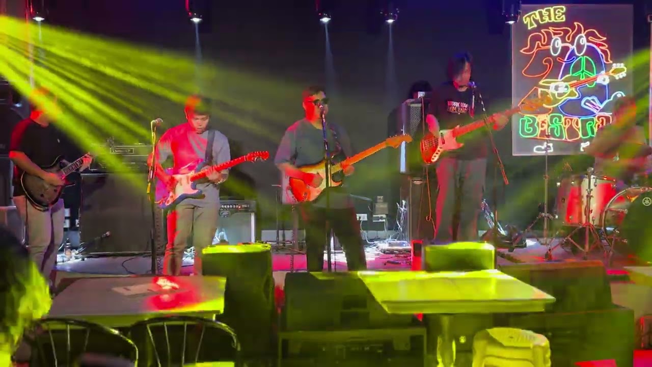 Suntok sa Buwan - The Boo (live at The 70's Bistro)