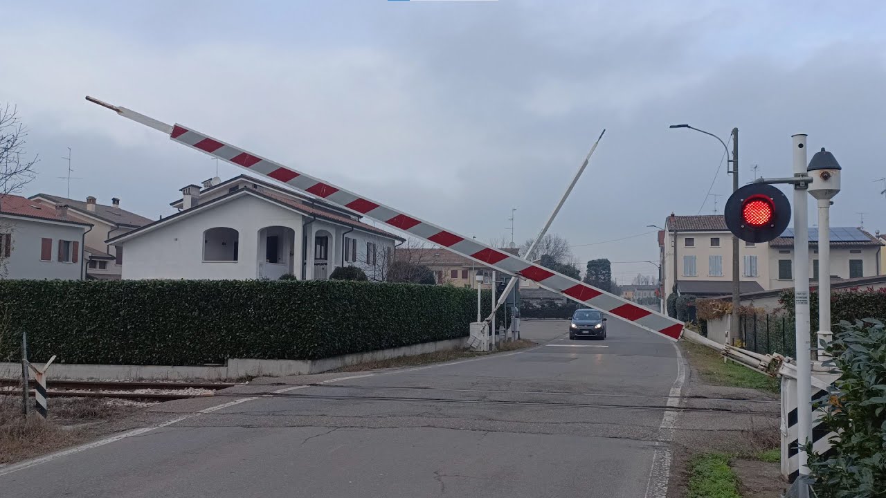 Passaggio a livello | Via Fattori, Gualtieri (RE) | EmZe