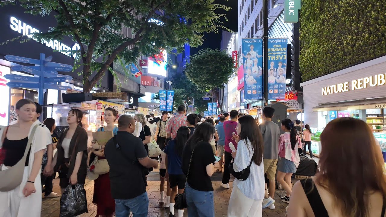 Friday Night in Myeongdong – Seoul’s Street Life Comes Alive