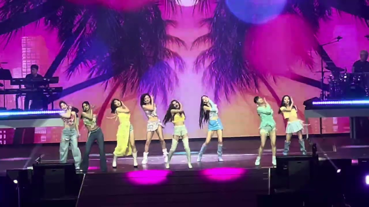 TWICE - Alcohol Free &ldquo;Ready To Be&rdquo; London Day 1 Part 18 070923