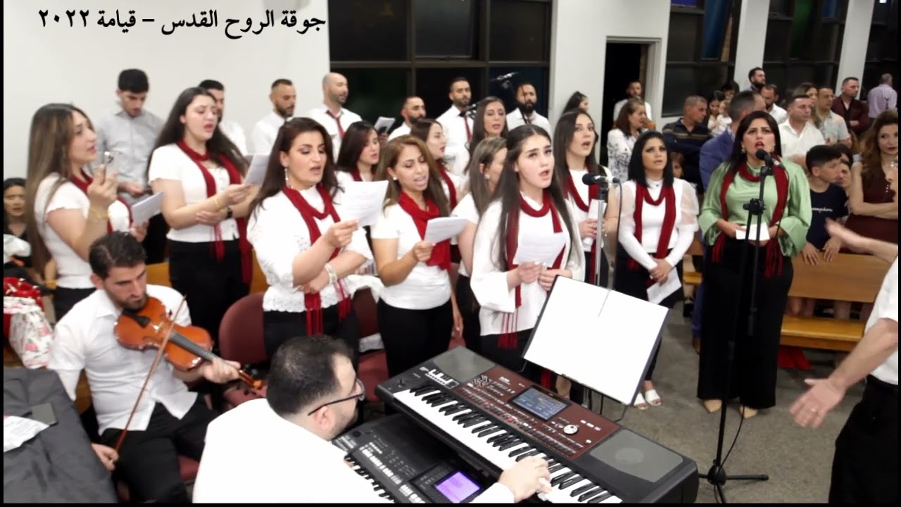 أنظروا يديه