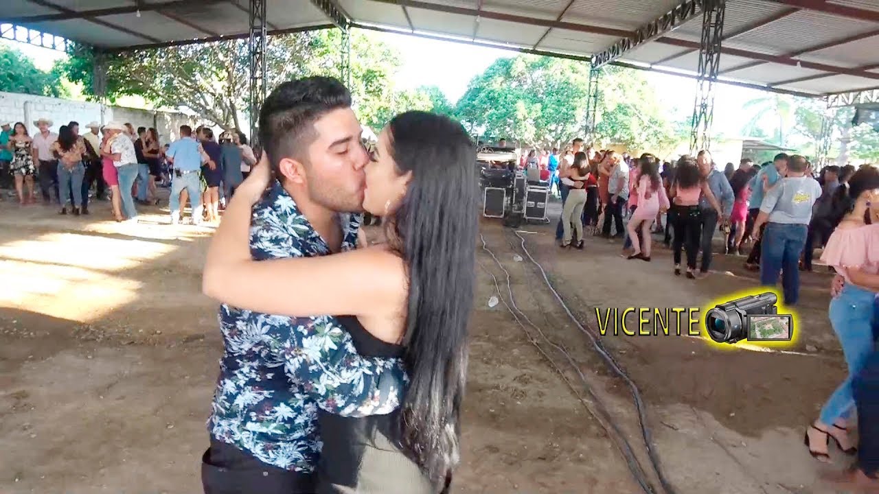Pareja De Enamorados Bailando En La Ganadera De Cutzamala De Pinzon GUERRERO