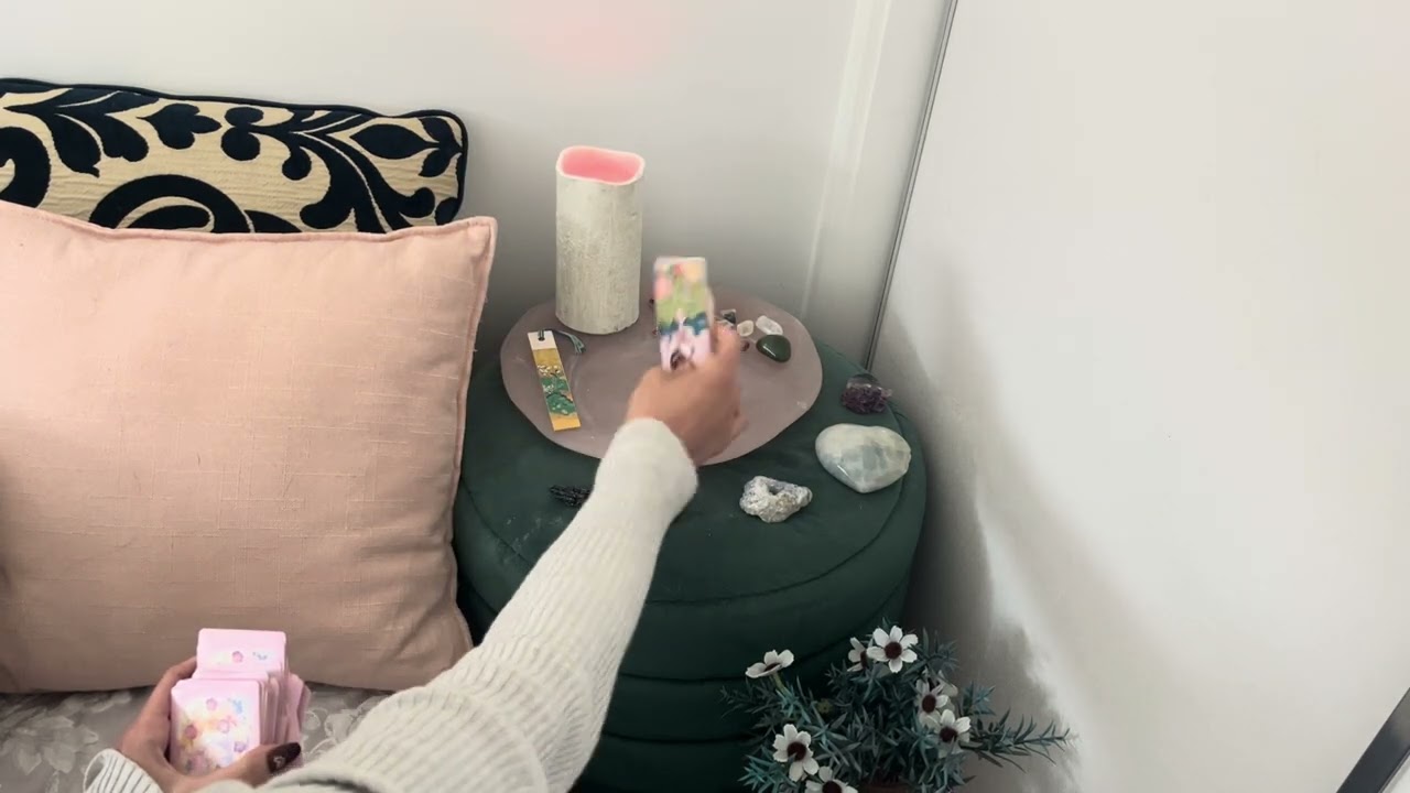 Options options options • Career Tarot • Love Tarot • Collective Tarot 