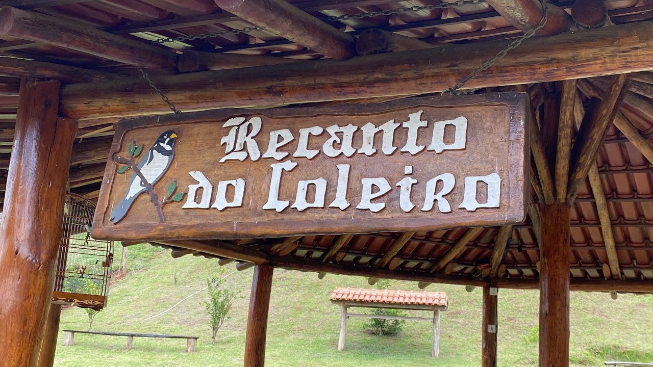 Esse criador tem viveiros com os casais de coleiro ou papa-capim