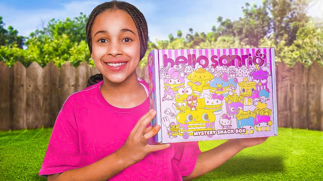 Cali Tries HELLO SANRIO Candy!! 🍬🍡